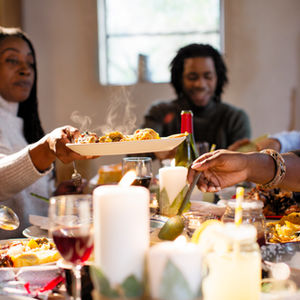 5 Thanksgiving Travel Tips for Families Who Are Visiting Family This Season