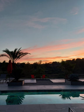 Piscine en soirée