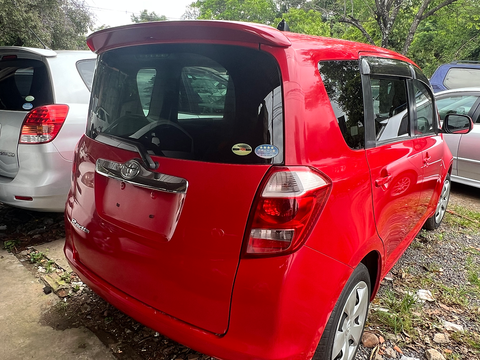 Miniatura: Ractis techo panorámico full