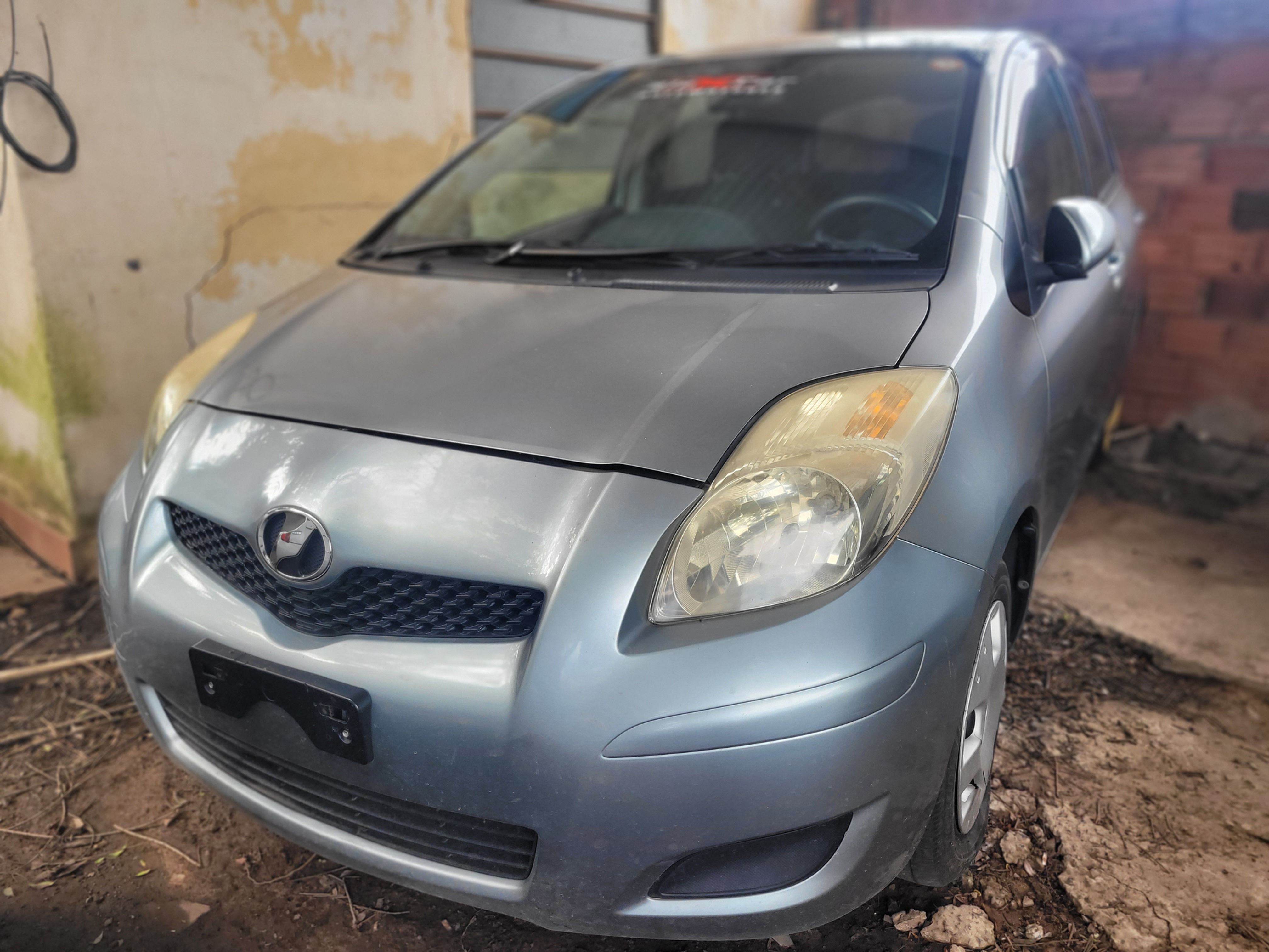 TOYOTA NEW VITZ 2010 GRIS HUMO