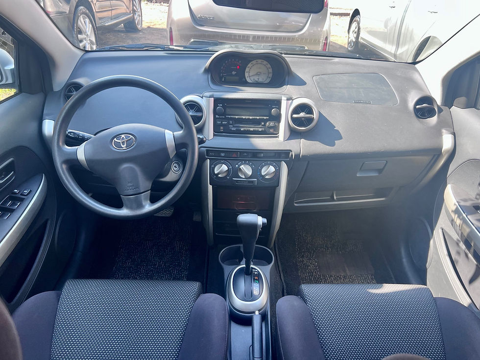 Miniatura: TOYOTA IST FULL