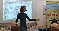 Martina Baumbach stellt ihre Buchreihe Die Tierwandler vor.jpg