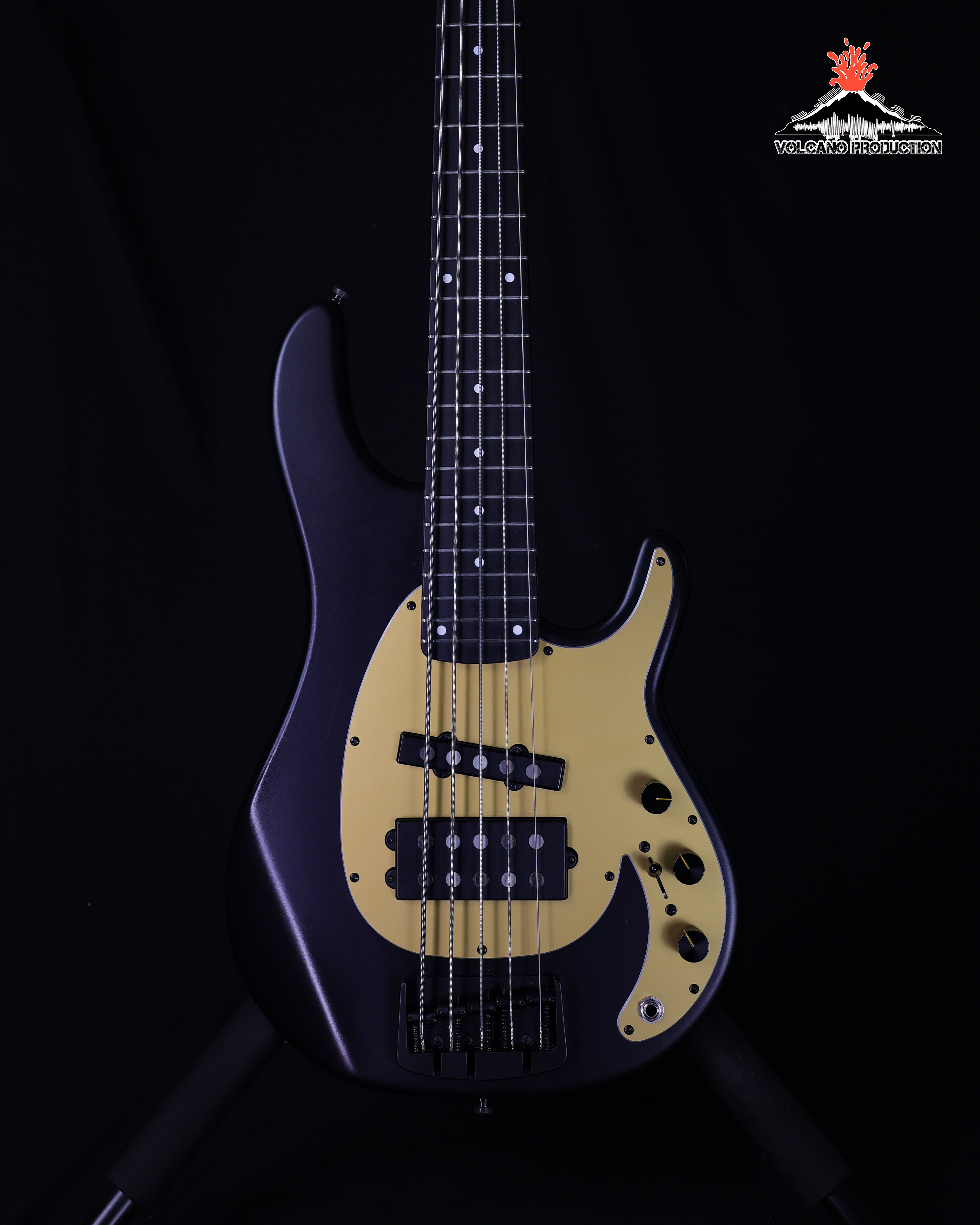 Alusonic Django Standard 5 Custom Shop Black Gold