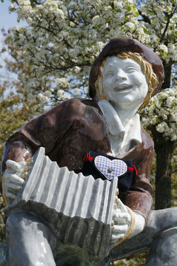 ... auch er braucht beide Hände ...