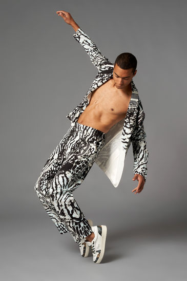fashion, ecommerce, e-commerce, model, model pose, marco ramin, studio photography