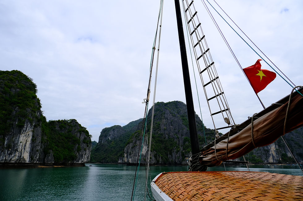 Croisière sur une jonque dans la Baie de Lan Ha