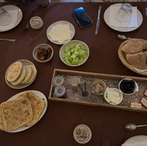 Petit déjeuner traditionnel marocain au Riad Aya