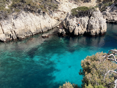 Eaux cristallines des calanques de Marseille