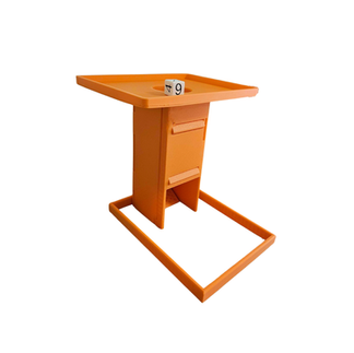 Tour de dés orange avec support de lancement rectangle
