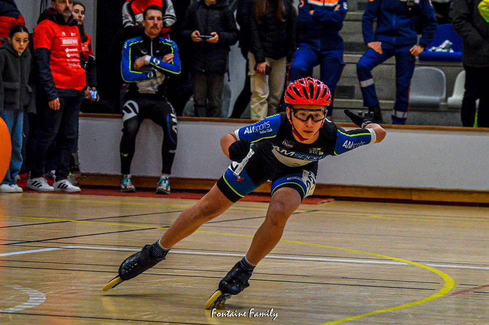 Patineur entrain d'effectuer un virage