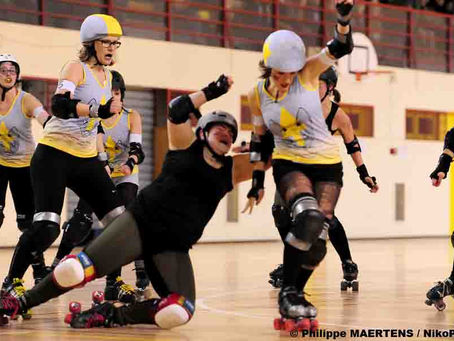 Journée de Roller Derby avec les flèches revêches