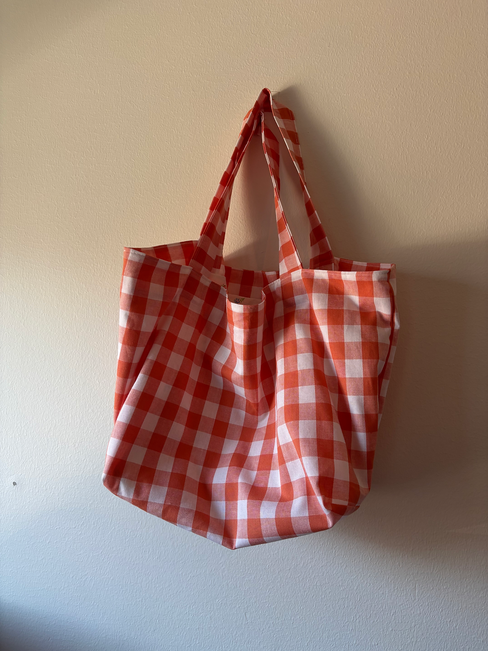 Orange rutig tygväska i totebag modell