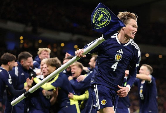 McTominay comemora classificação da Escócia à Copa do Mundo de 2026 — Foto: Stu Forster/Getty Images