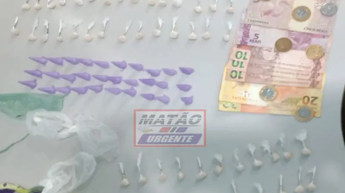 Foram encontrados cocaína, crack e uma quantia em dinheiro. Foto Maury Jr.