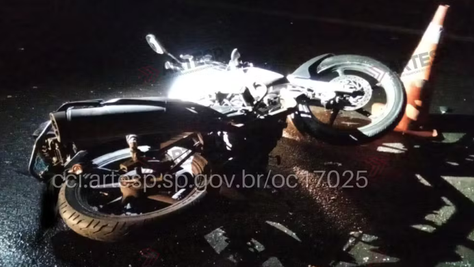 Motociclista na contramão morre após cair e ser atropelado por carro na SP-344
