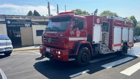 Mulher sofre queimaduras no rosto após acidente com panela industrial em escola estadual