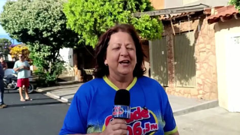 Caminhão Munck rompe cabos elétricos e deixa moradores sem energia no Jardim Primavera