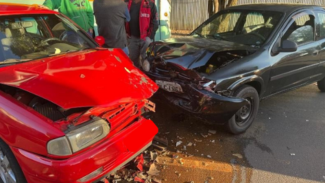 Colisão entre dois carros deixa mulher ferida no Jardim Paraíso.