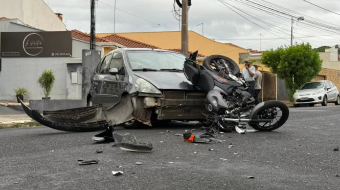 Grave acidente deixa motociclista ferido em Araraquara (Foto: Milton Filho)
