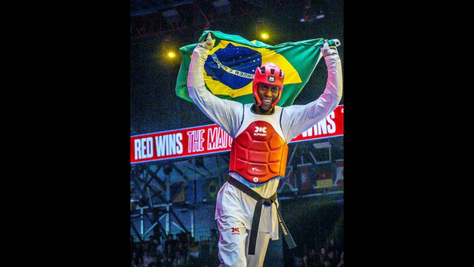 Henrique Marques é ouro no Mundial de taekwondo e se torna 1º homem do Brasil campeão