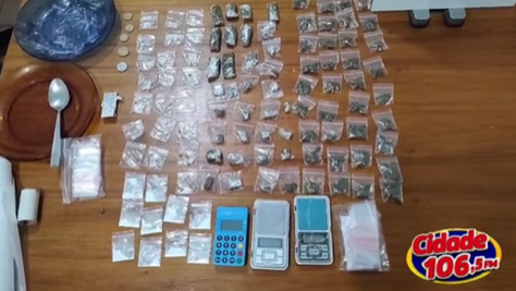 Operação conjunta das polícias militar e civil cumpre mandados e apreende drogas em Matão (SP)