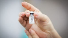 Brasil ganha 1ª vacina de dose única contra a dengue; Anvisa aprova imunizante do Butantan