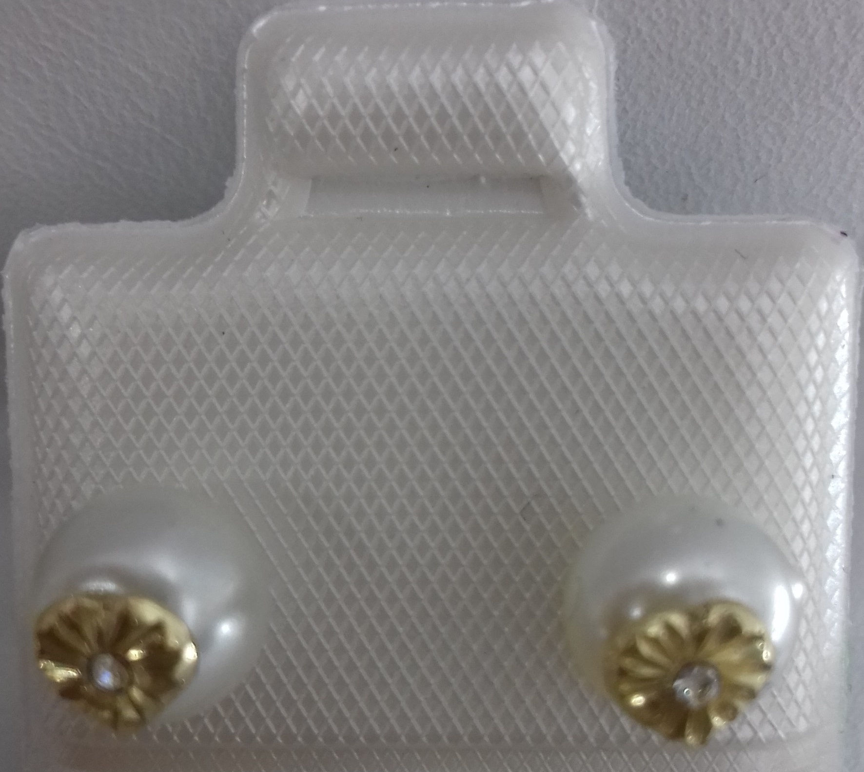 BROQUEL CON PERLA Y CORAZON DE ORO