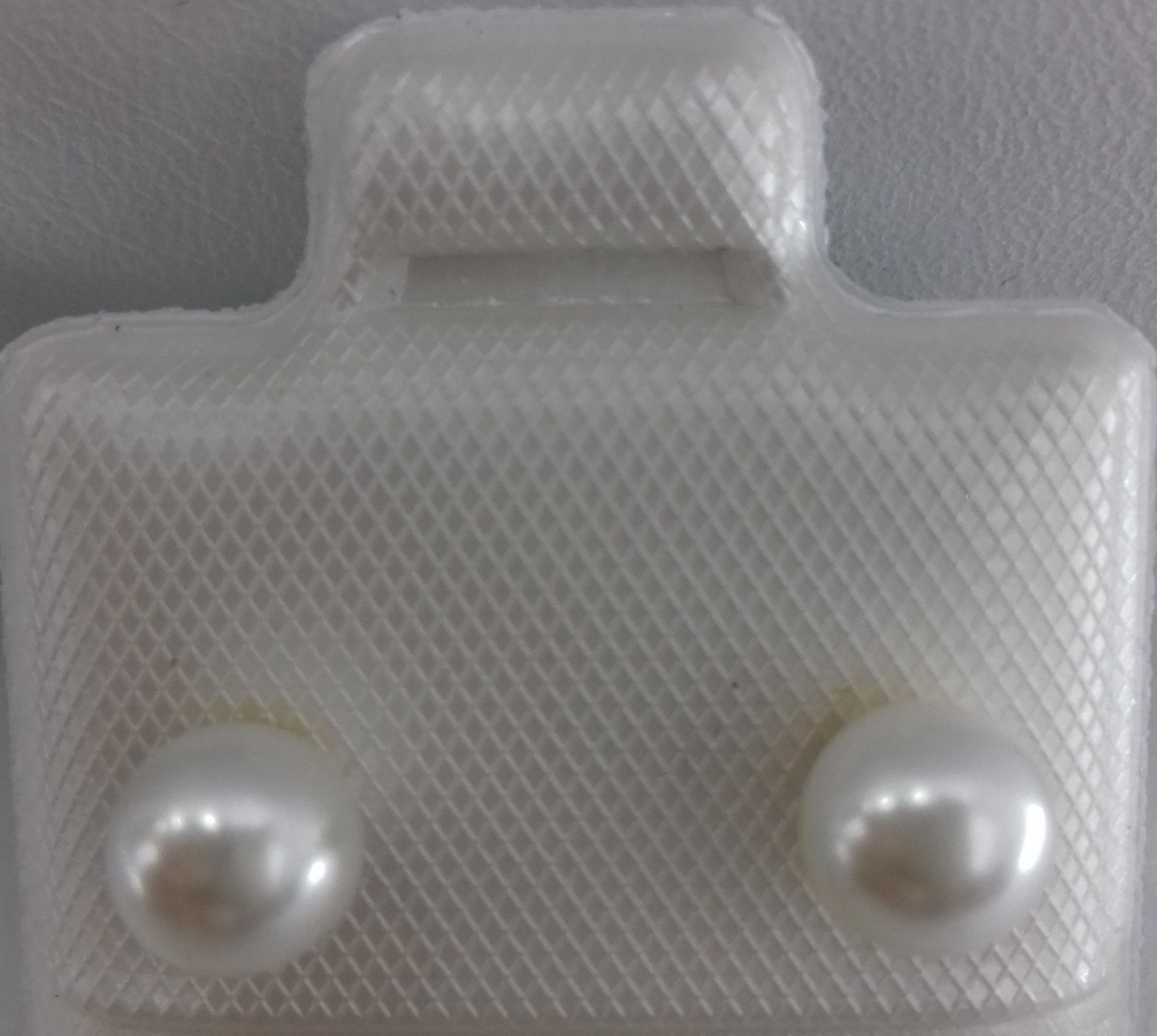 BROQUEL PERLA M