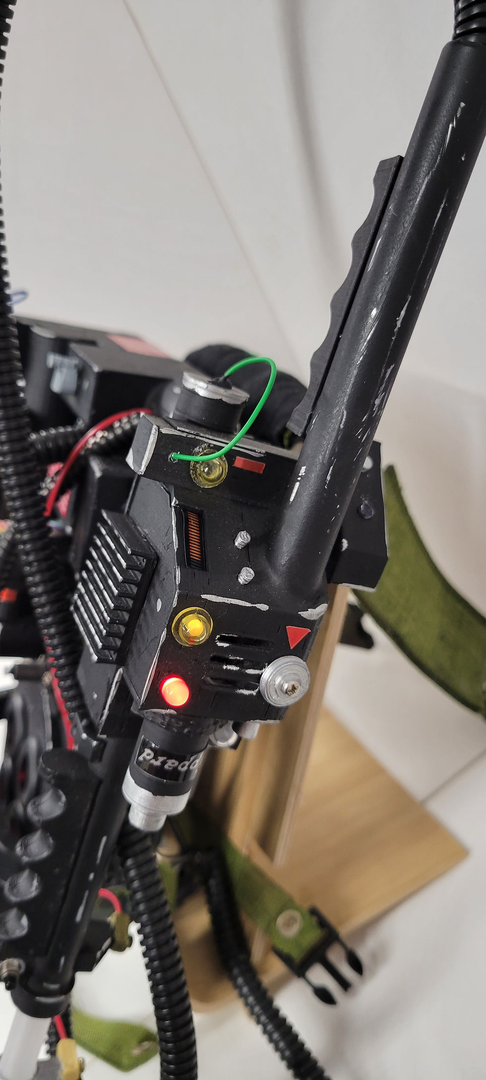 Thumbnail: Mini proton pack for puppets 