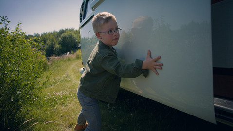 Filmstill aus „Transport Bag “, Videoproduktion von UBERMOOD, Bild 7