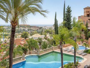 Property of the day - Renovated penthouse in Los Belvederes, Nueva Andalucia