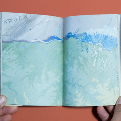 Foto: EIZIRIK, Daniel & KOWACS, João. Mineiros cavam no escuro. Porto Alegre: Riacho, 2015.