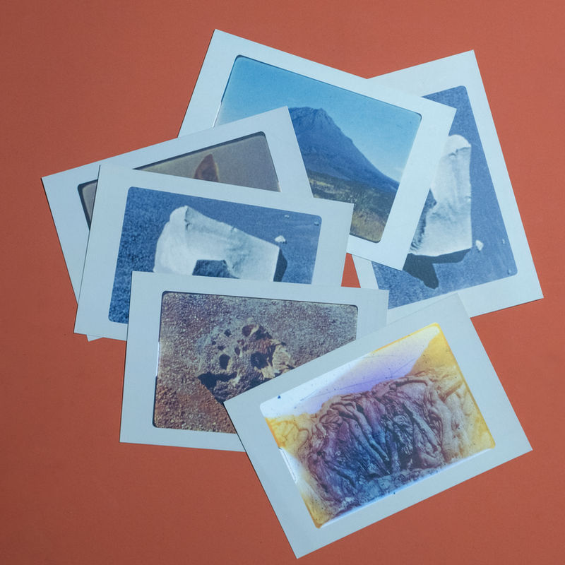 Foto: CHIMICATTI, Felipe. Santiago – Fogo, 2017, [postais].