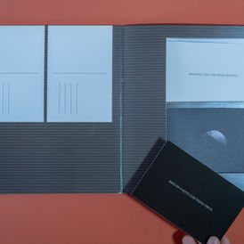 Foto: ZIMMER, Claudia. Marcar o dia com a pedra preta. Palavra: Literatura em revista, Sesc, ano 8, n. 7, 2016-2017.