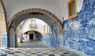 Arcadas-Mosteiro_de_Sao_Bernardo_(Portalegre).jpg