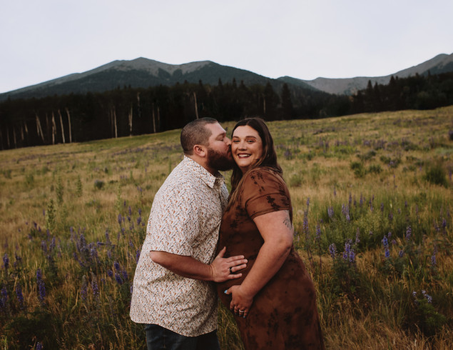 Moody maternity photographer in Flagstaff