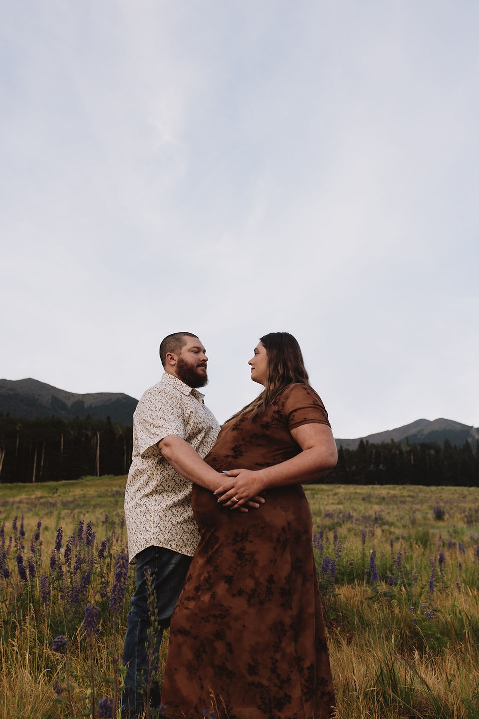 Moody maternity photographer in Flagstaff