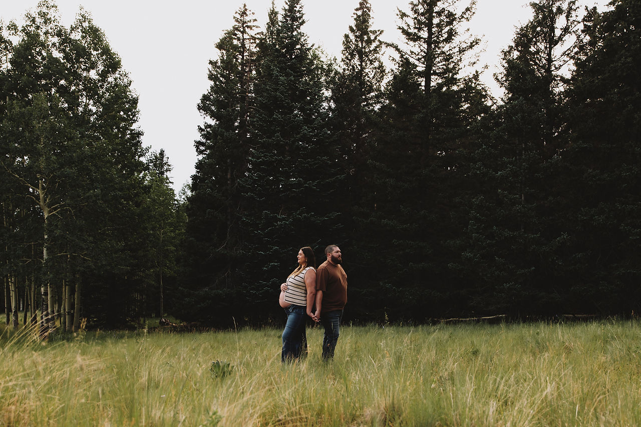 Maternity photographer in Flagstaff, Arizona