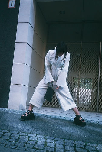 R1-01962-0015-1 (dragged)_edited.jpg