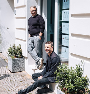Das Team vor unserem Büro am Helmholtzplatz