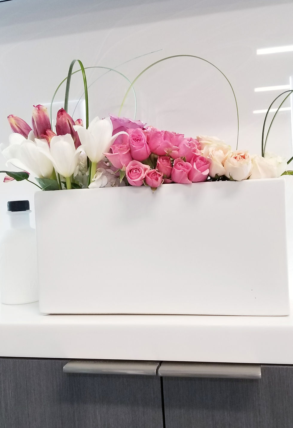 Thumbnail: White Ceramic Office Arrangement