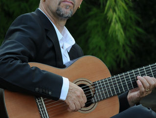 Canções de Roberto e Erasmo Carlos em interpretação instrumental com Swami Jr. no Sesc Parque Dom P