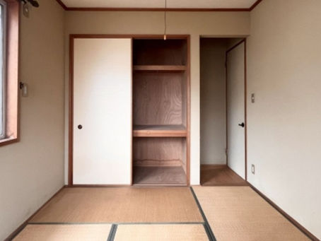 春日井市の団地での遺品整理前の室内をイメージした写真