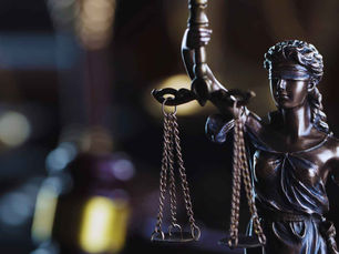 Blaue Karte und Berufsausübungserlaubnis: Was reglementierte Berufe in Deutschland beachten müssen