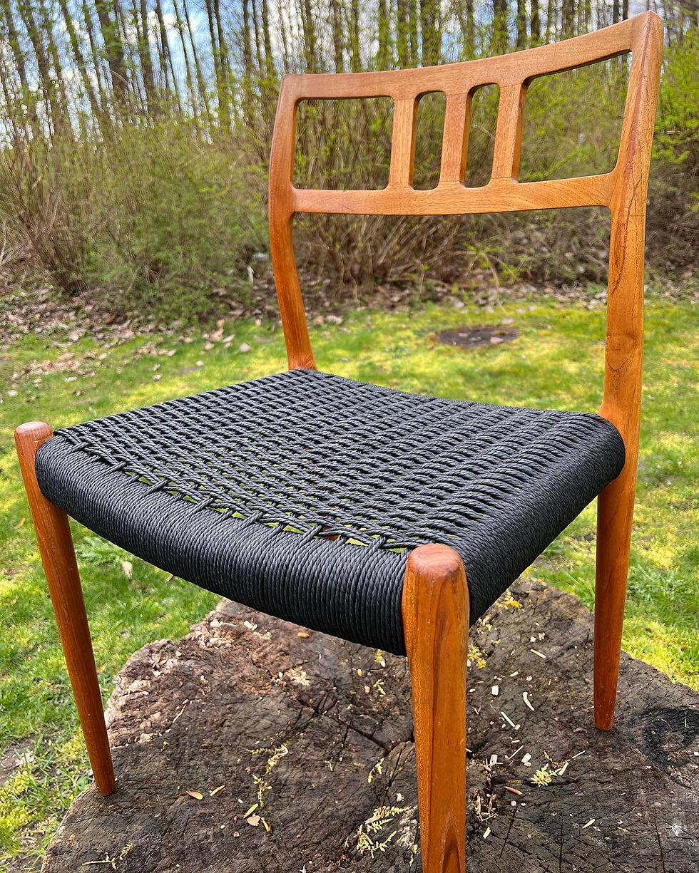 Teak Moller 75 with black Danish cord seat