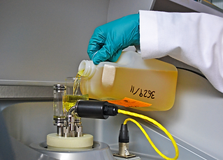 prueba de ruptura dielectrica a aceite aislante.