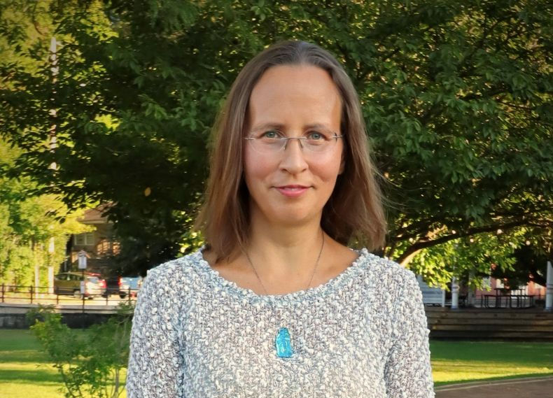 A smiling photo of Sonya Gammon.