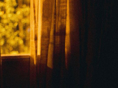       les nuits s’écrivent mieux le jour - le cahier bleu