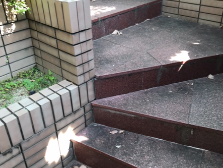 玄関階段に手すりを取付けました