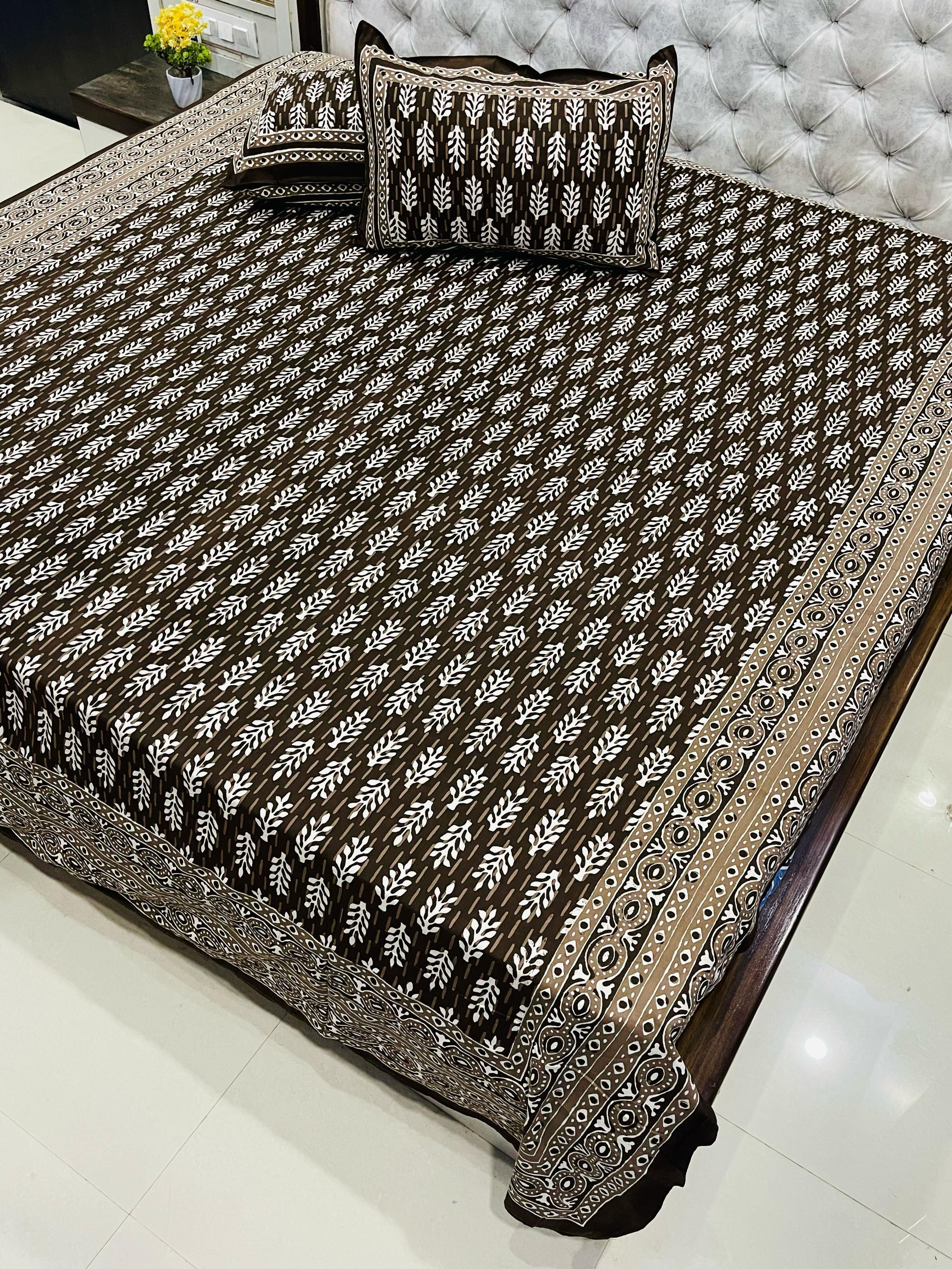 Daabu Print Double Standard Size Bedsheet with 2 Zipped Pillow Cover